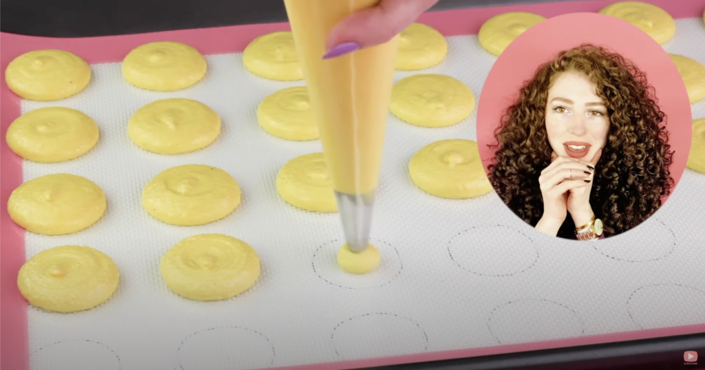 piping macaron batter